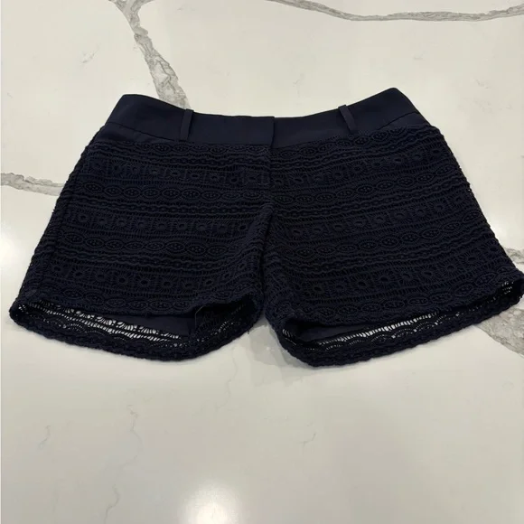 The Limited brand Women's Navy Lace Shorts size 6 - Picture 2 of 6